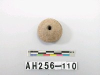 藏品(灰色夾砂雙錐陶紡輪)的圖片